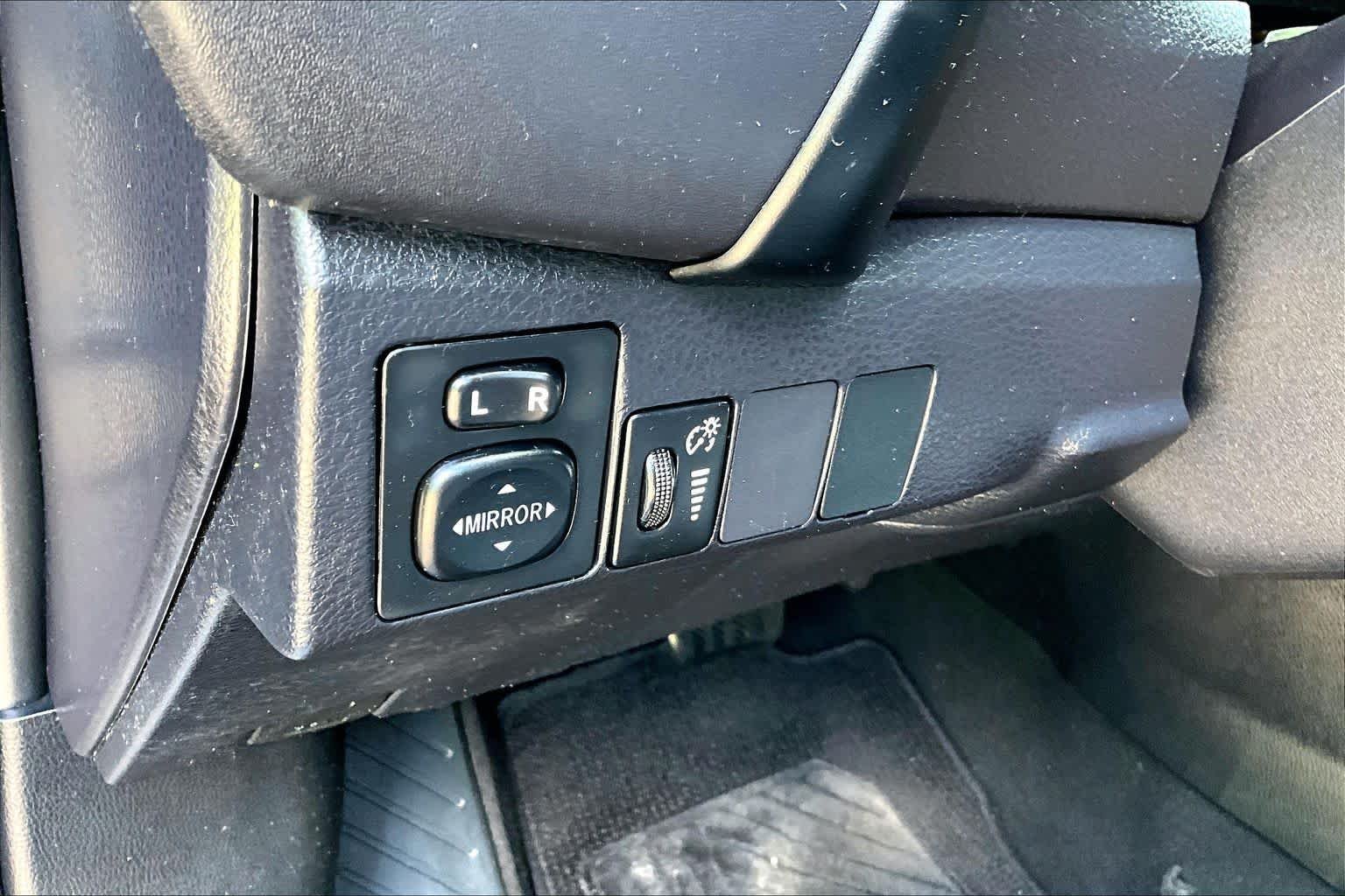 Used 2017 Slate Metallic Toyota L image 32