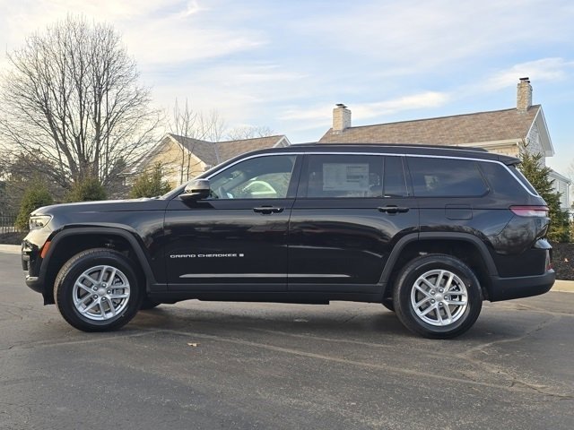 New 2026 Diamond Black Crystal Pearl-Coat Exterior Paint Jeep Laredo image 26