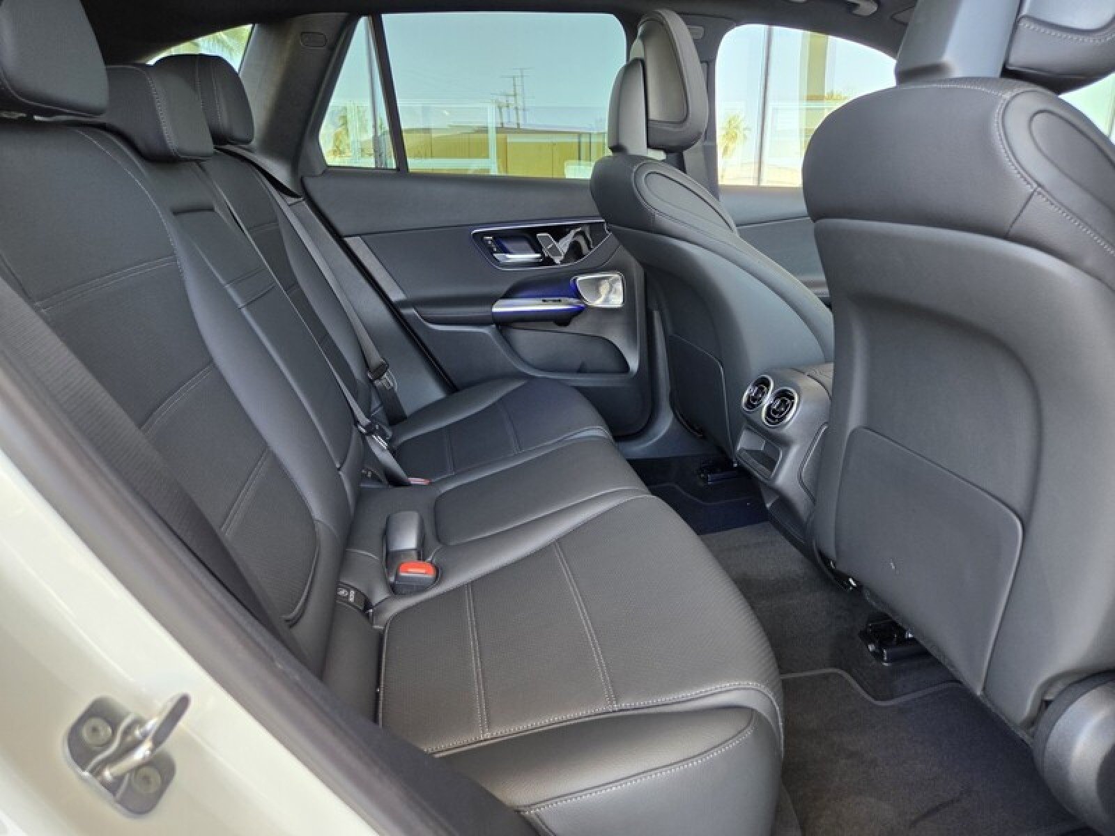 New 2026 Polar White Mercedes-Benz GLC 350e 4MATIC® SUV image 16