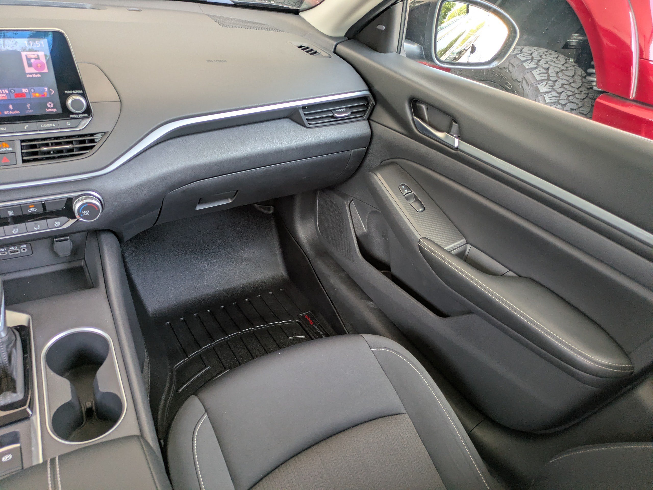 Used 2022 Super Black Nissan 2.5 SV image 17