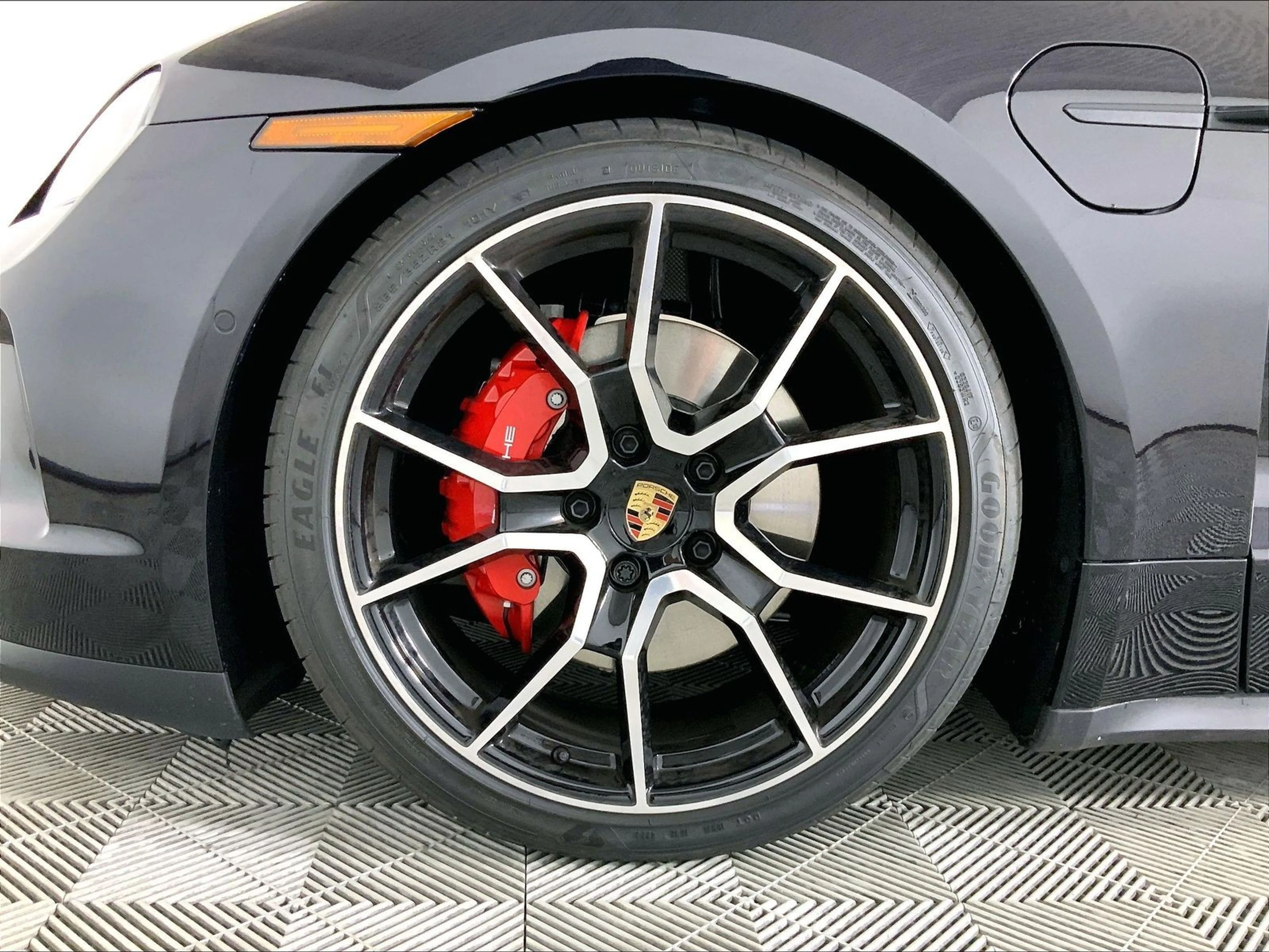 Used 2025 Black Porsche 4S image 17