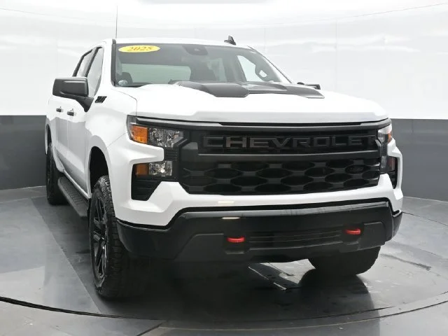 Used 2025 Summit White Chevrolet Custom Trail Boss image 6