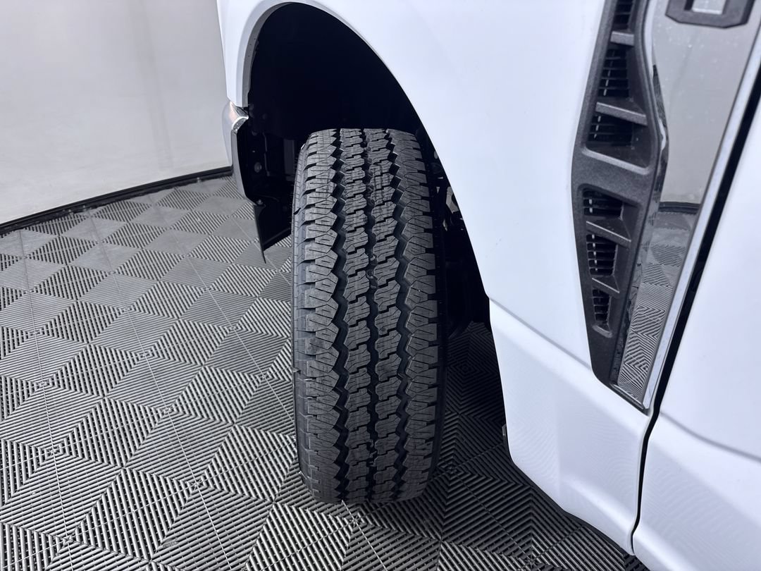New 2026 Oxford White Ford XLT image 27