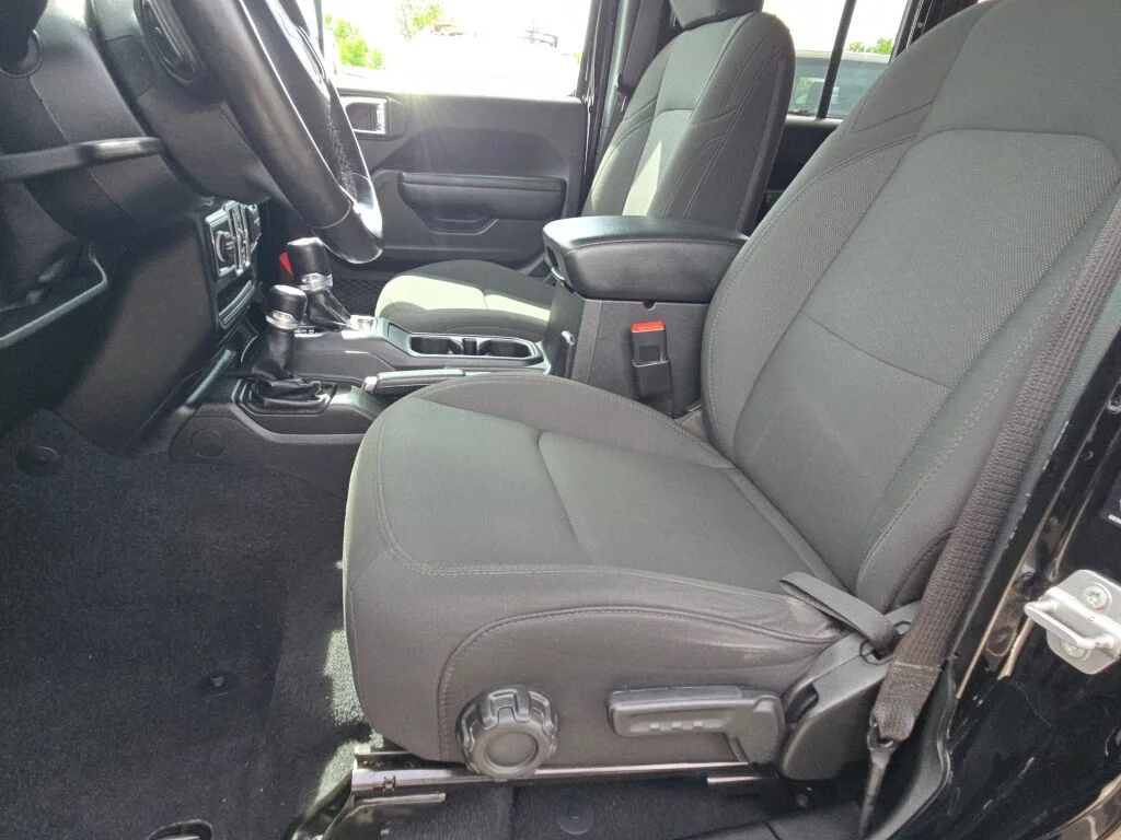 Used 2020 Black Jeep Unlimited Sport image 25