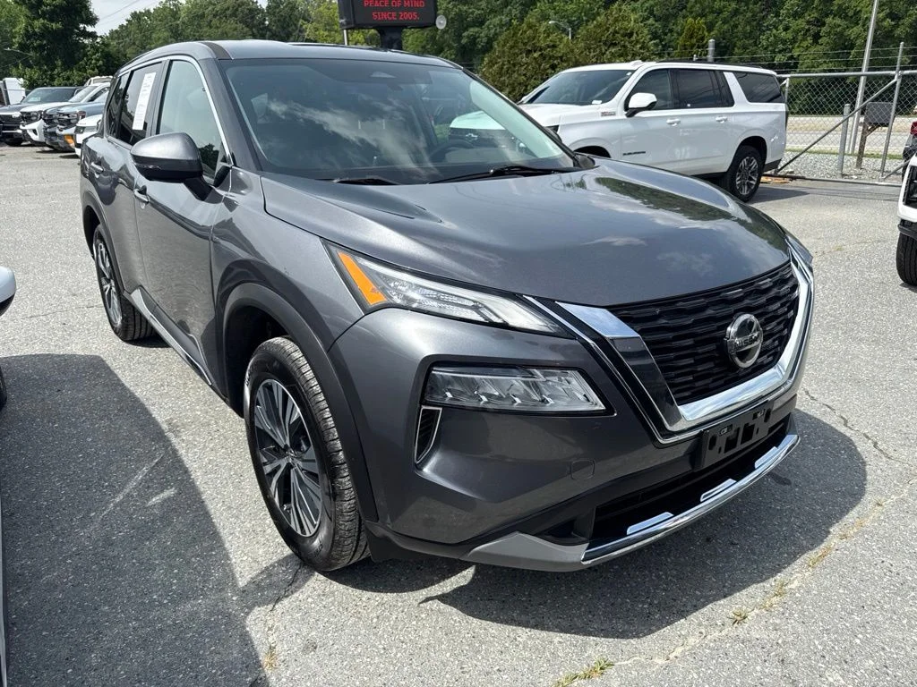 Used 2021 Gray Nissan SV image 2