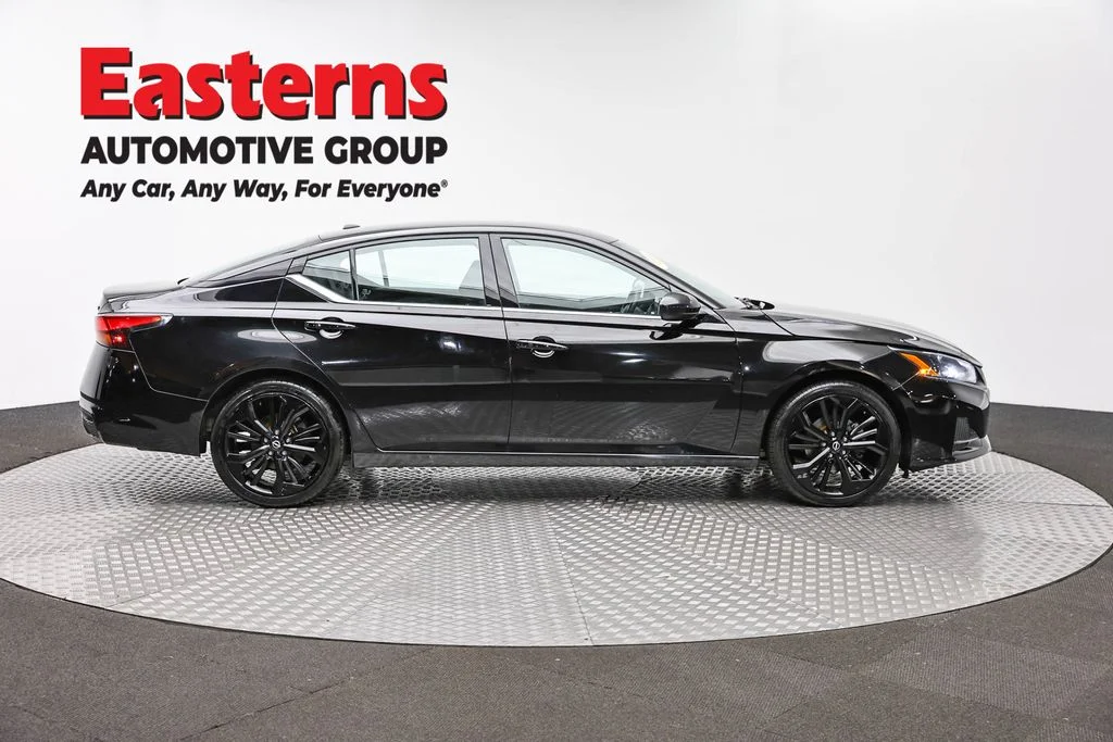 Used 2024 Black Nissan 2.5 SR image 4