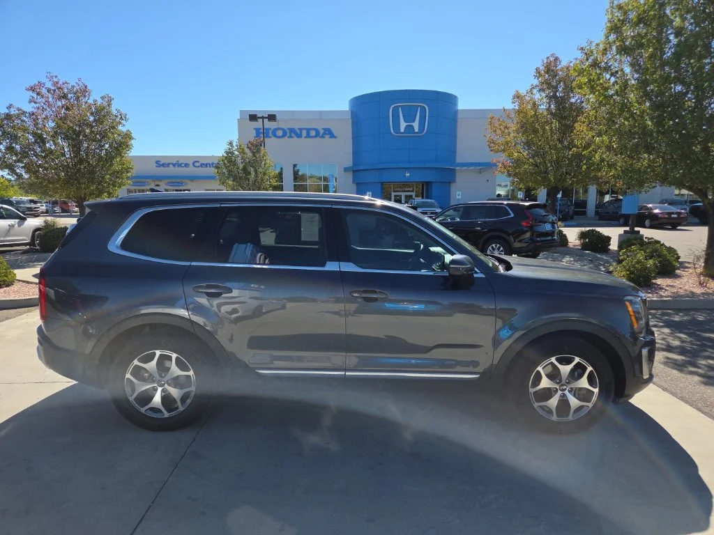 Used 2020 Gray Kia EX image 4