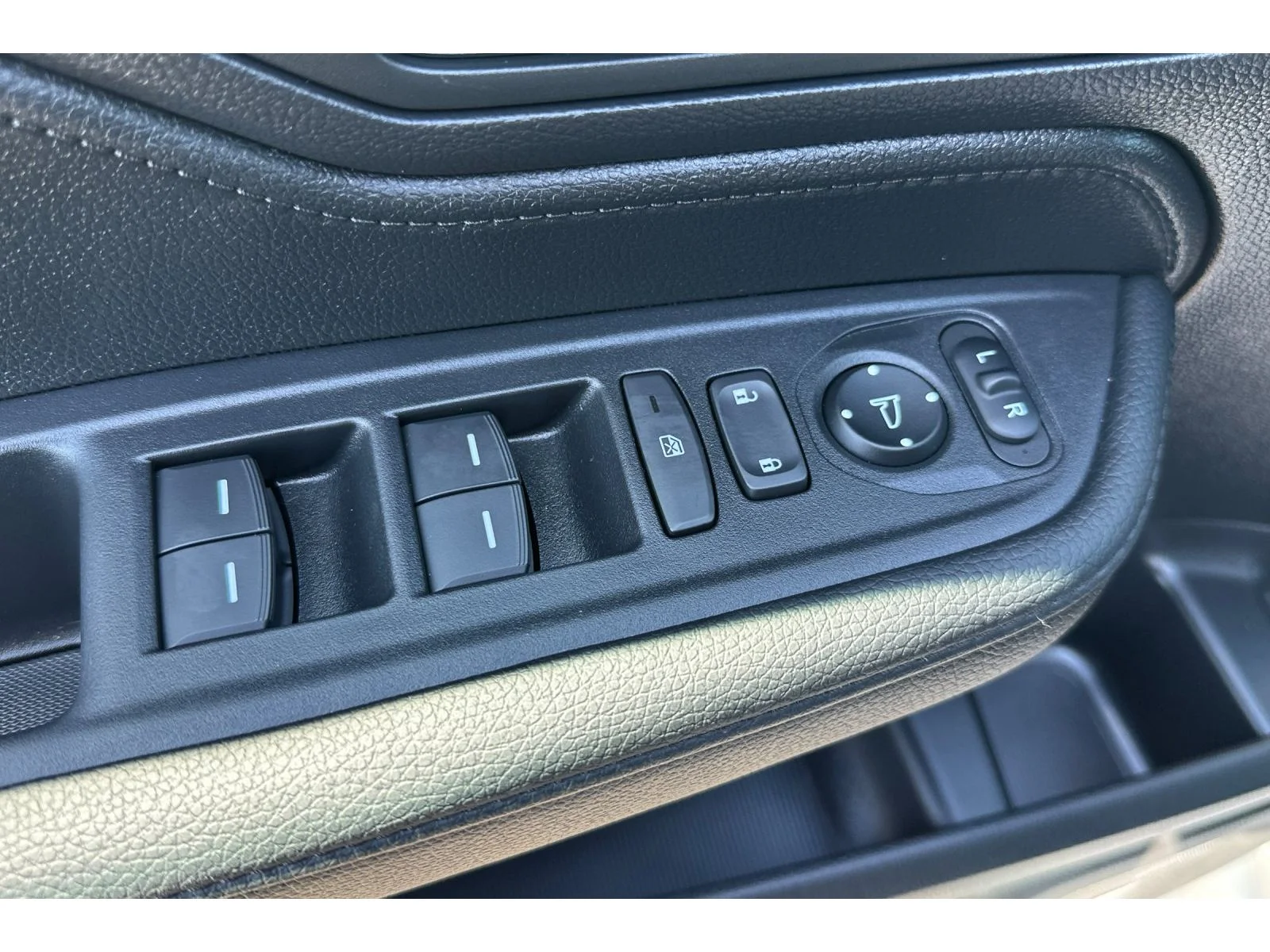 Used 2026 Platinum White Pearl Honda Sport-L image 12