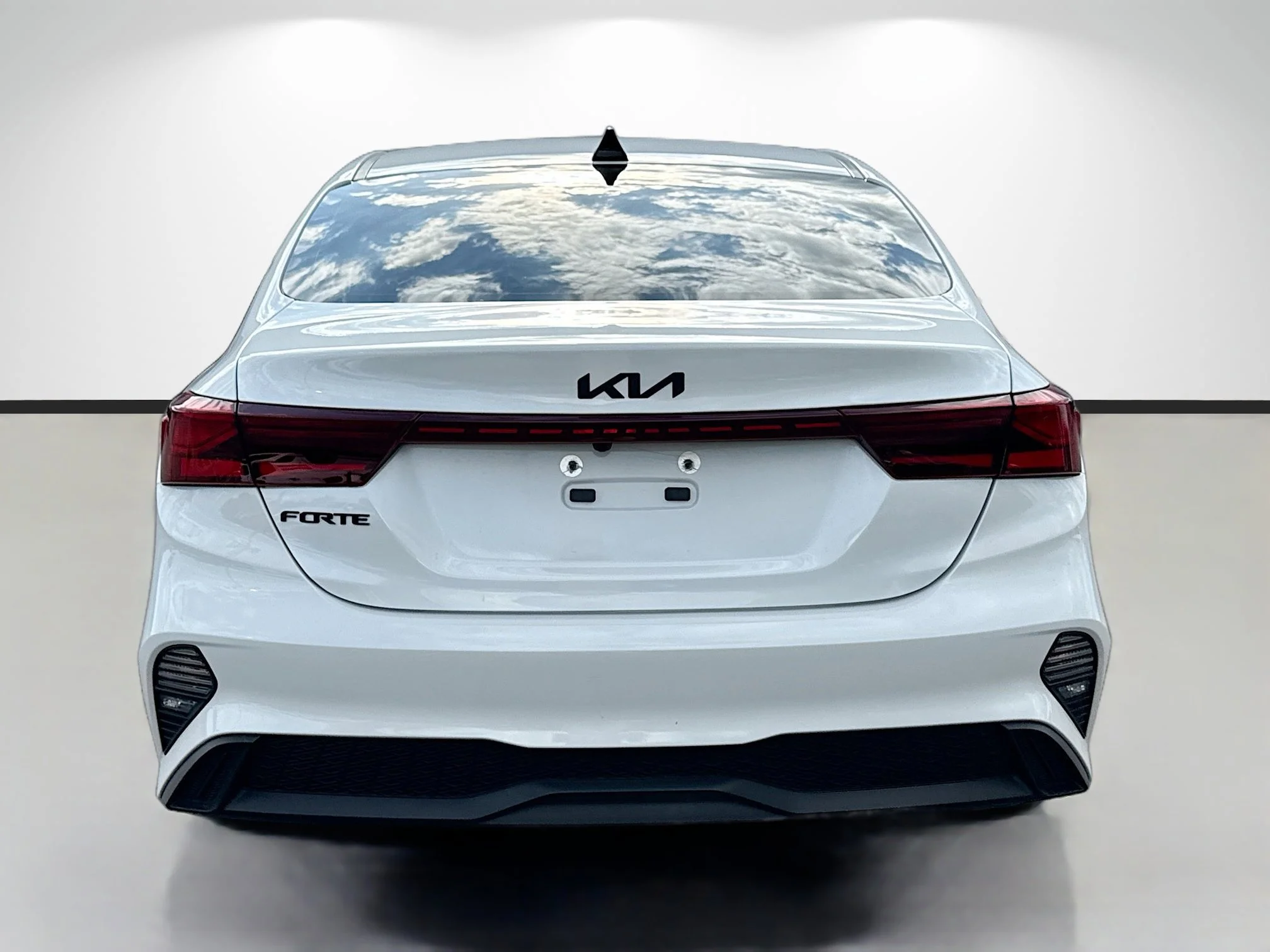 Used 2024 Snow White Pearl Kia LXS image 4