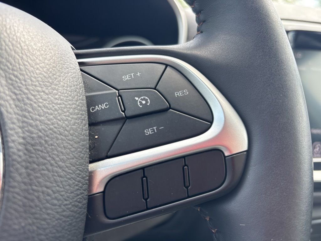 Used 2017 Green Jeep Limited image 21