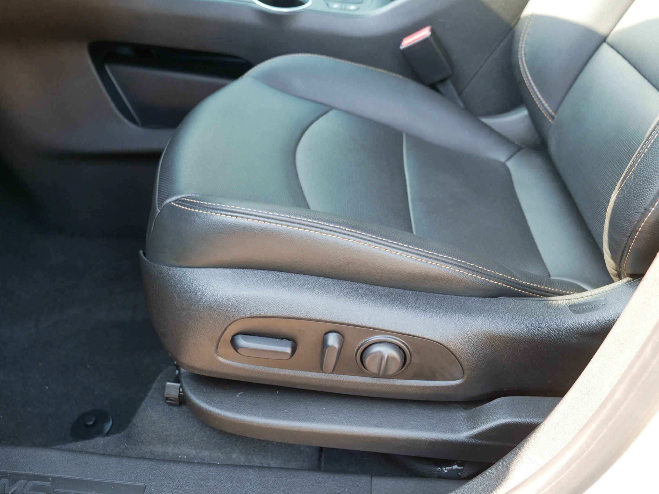 Used 2018 Summit White GMC SLT image 20