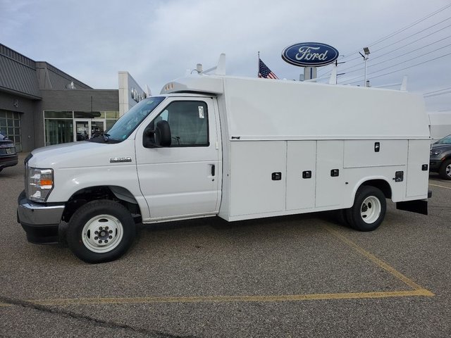 2025 Ford Econoline Cutaway E-350 SRW