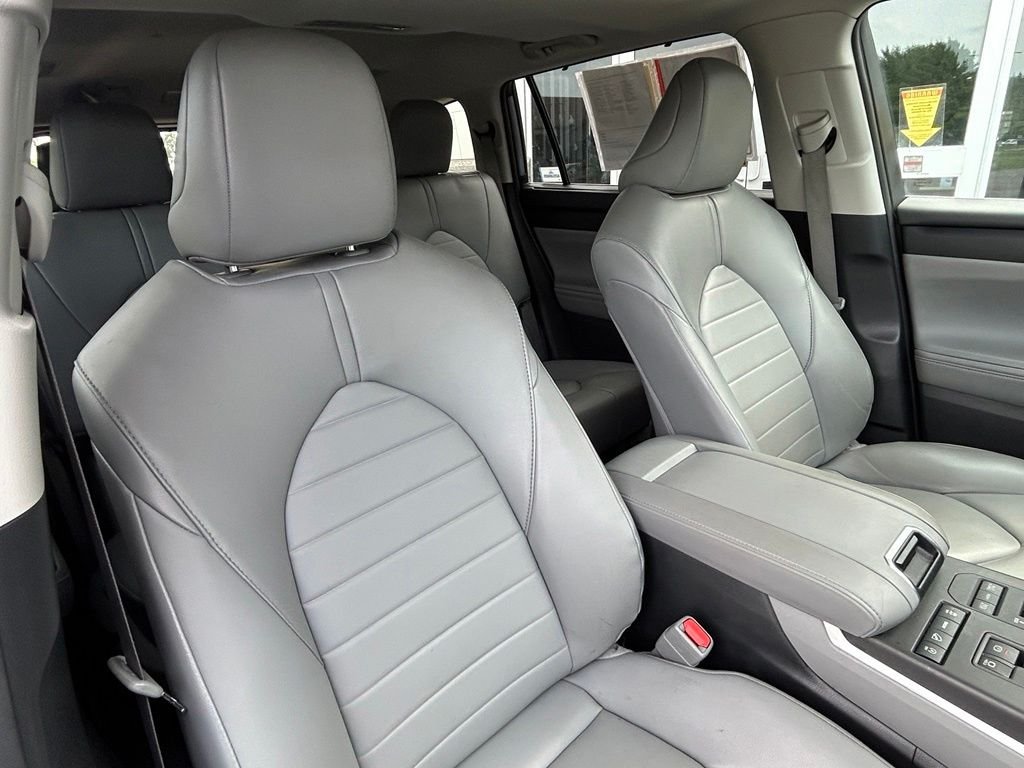 Used 2022 Moon Dust Toyota XLE image 44