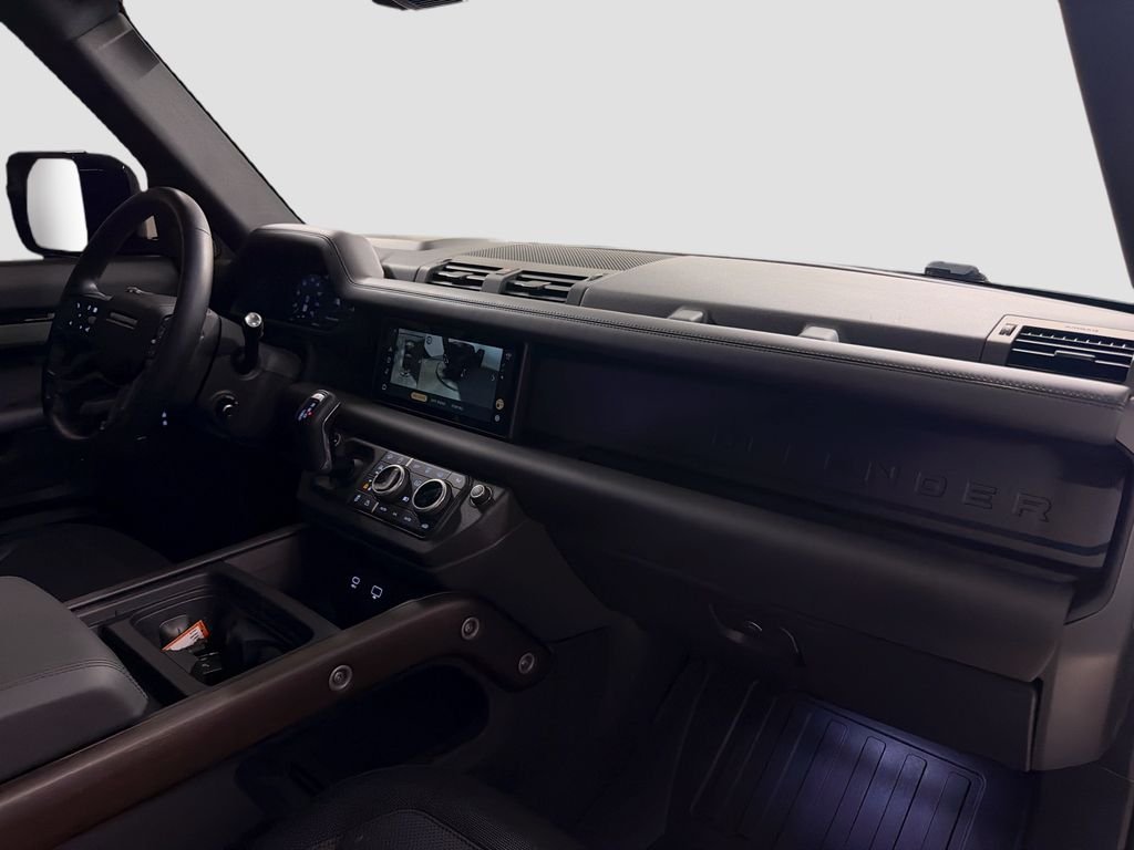 Used 2024 Black Land Rover X-Dynamic SE image 30
