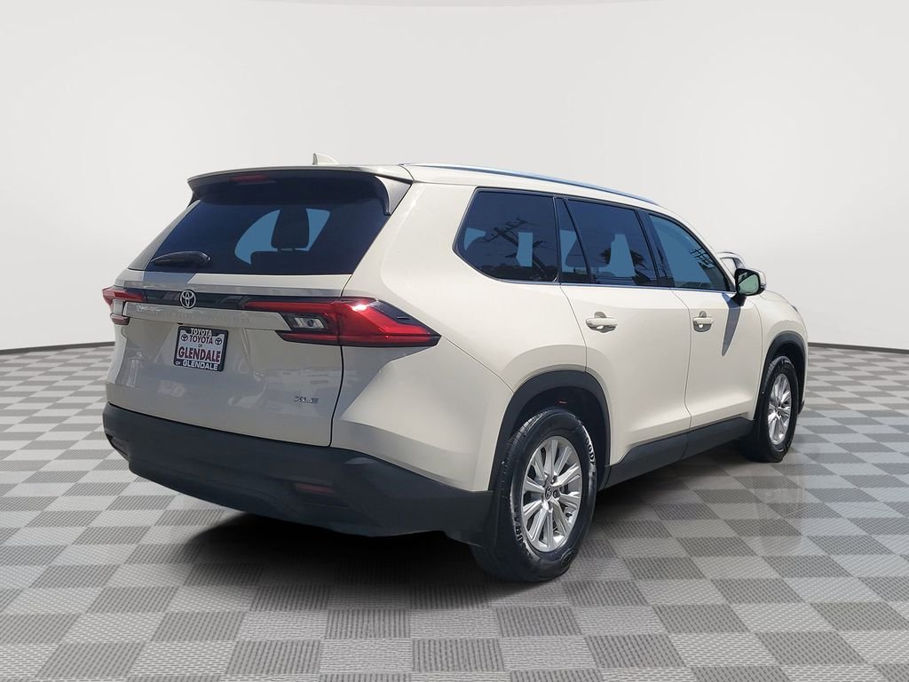 Used 2024 Cream Toyota XLE image 4