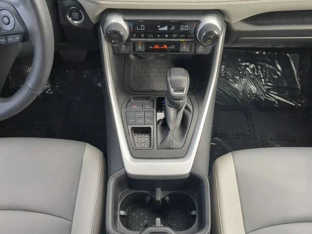 Certified Used 2023  Toyota XLE Premium image 21