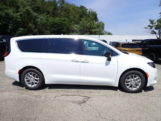New 2027 White/off-white Chrysler LX image 8