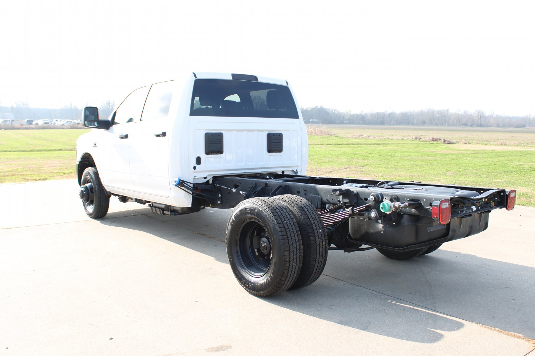 New 2026 Bright White Clear-Coat Exterior Paint RAM Tradesman Crew Cab 60c/a 4x4 image 25