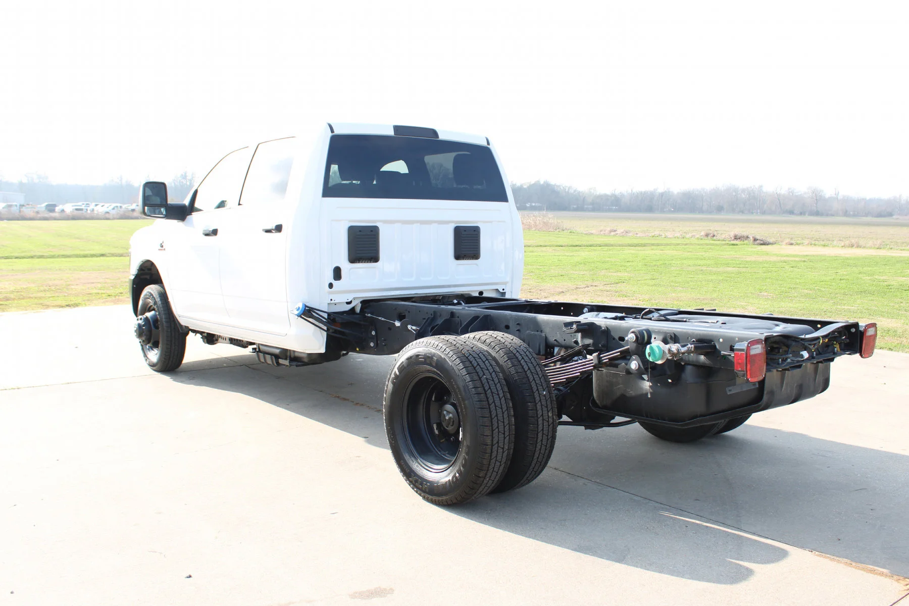 New 2026 Bright White Clear-Coat Exterior Paint RAM Tradesman Crew Cab 60c/a 4x4 image 25