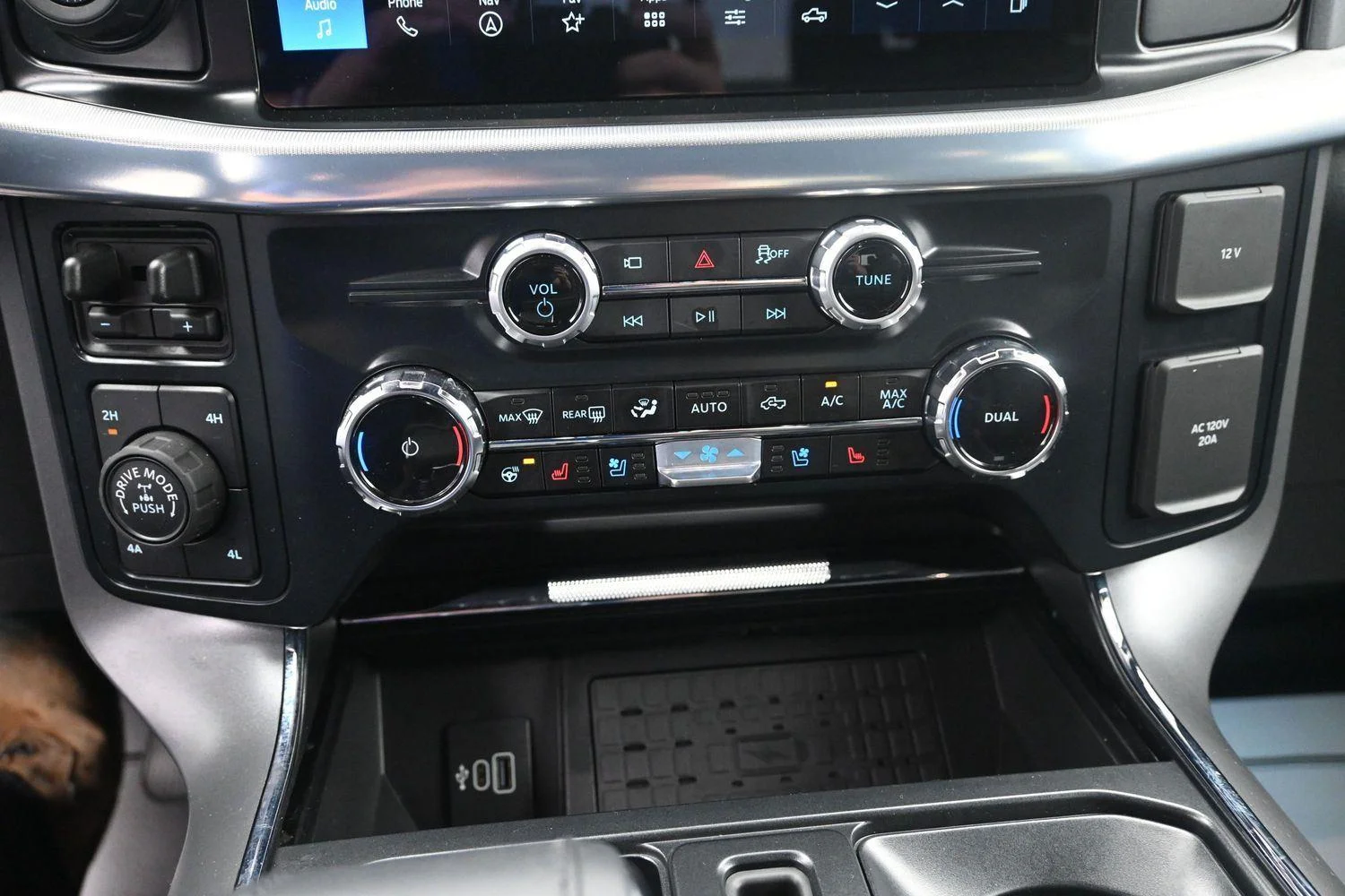 Used 2025 Oxford White Ford LARIAT image 33