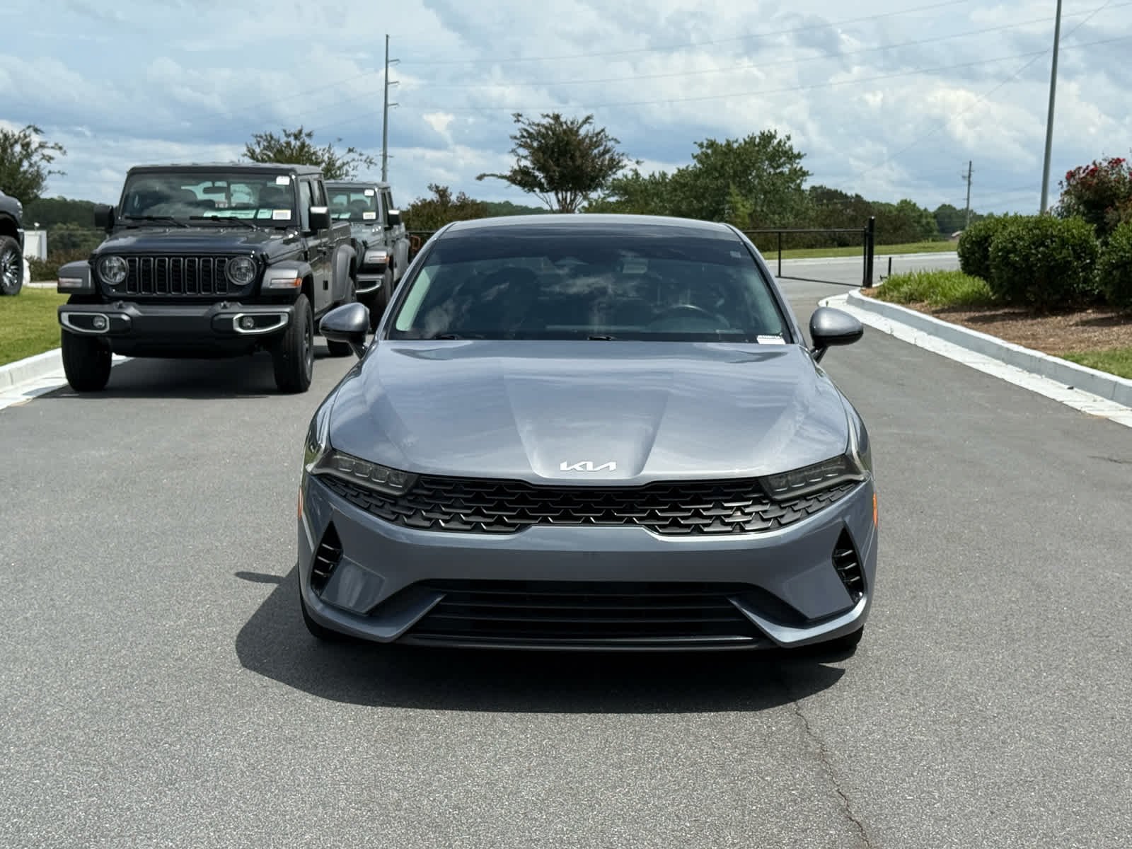 Used 2023 Everlasting Silver Kia EX image 8