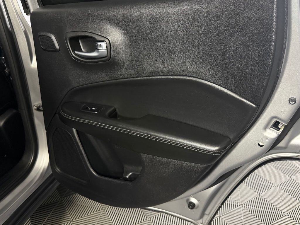 Used 2019 Silver Jeep Limited image 29