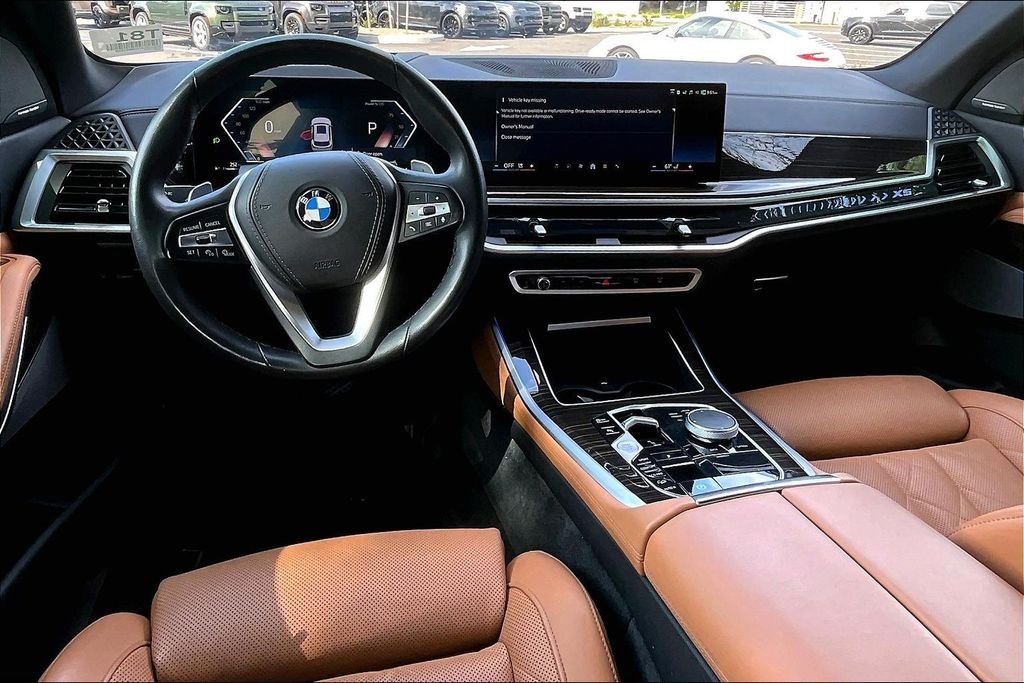 Used 2025 White BMW xDrive40i image 15