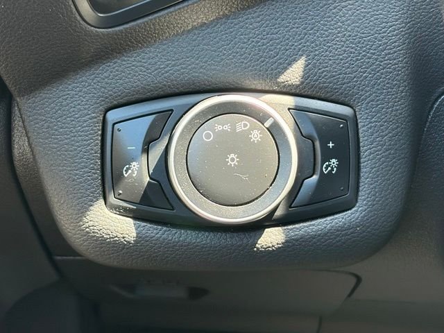 Used 2016 Silver Ford SE image 19