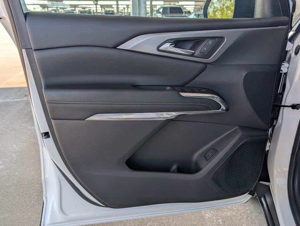 Used 2024 Summit White Chevrolet LT image 16