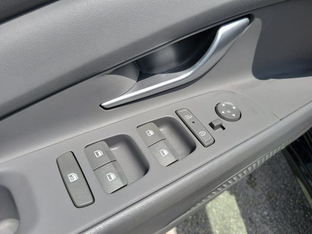 Certified Used 2025 Black Hyundai SE image 13