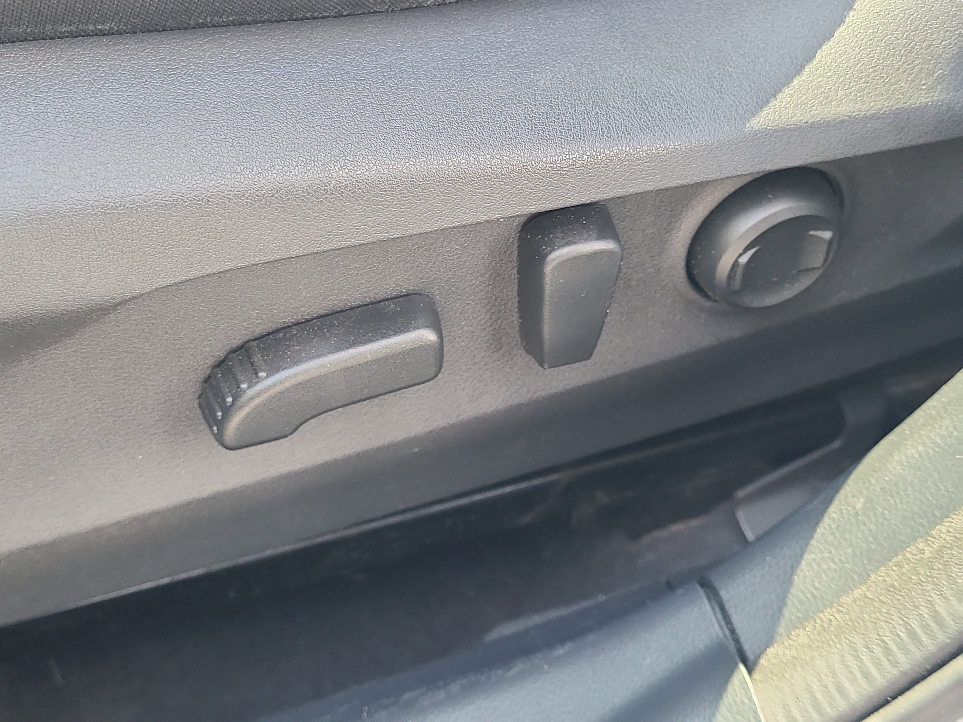 Used 2025 Ice Silver Metallic Subaru Premium image 17