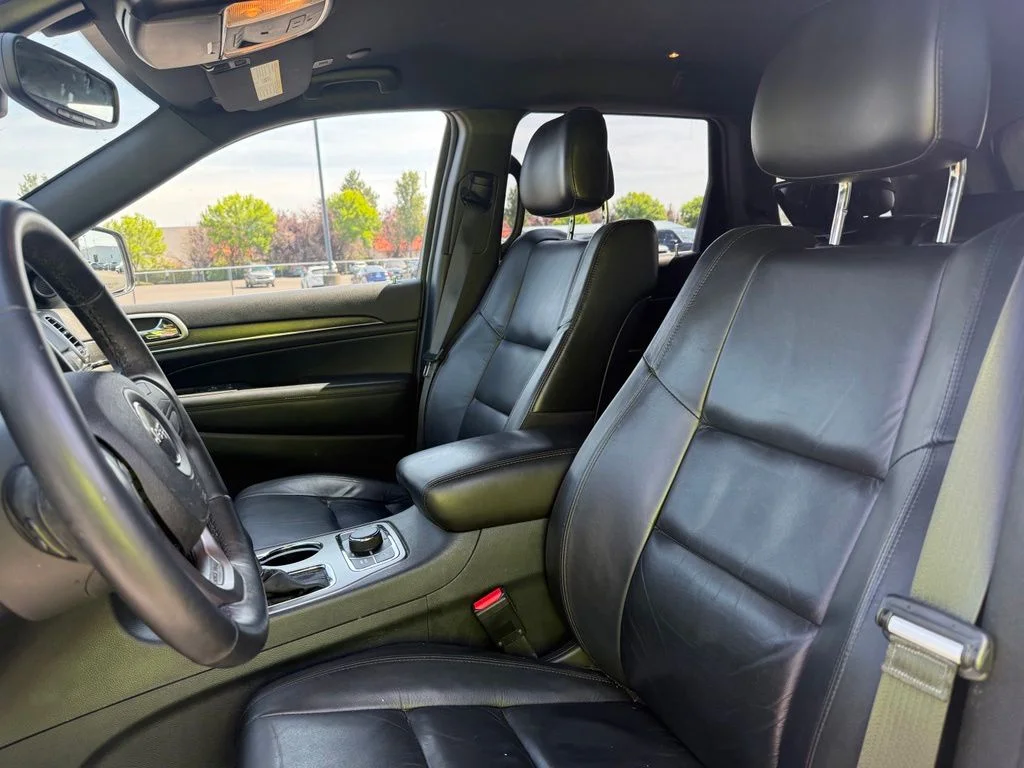 Used 2018 Bright White Clearcoat Jeep Limited image 9