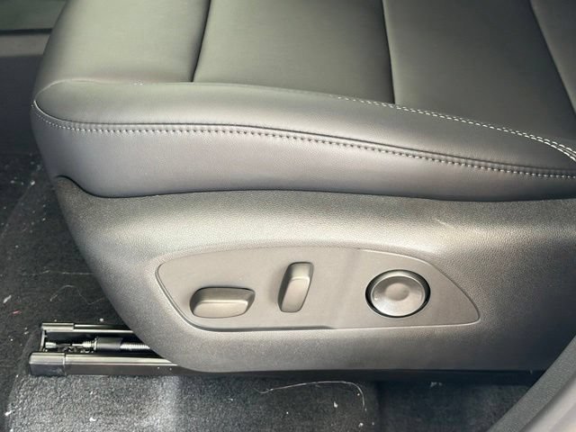 New 2026 Glacier White Tricoat GMC Elevation image 15