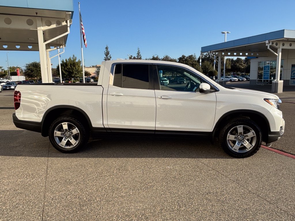 Certified Used 2026 Platinum White Pearl Honda RTL image 4