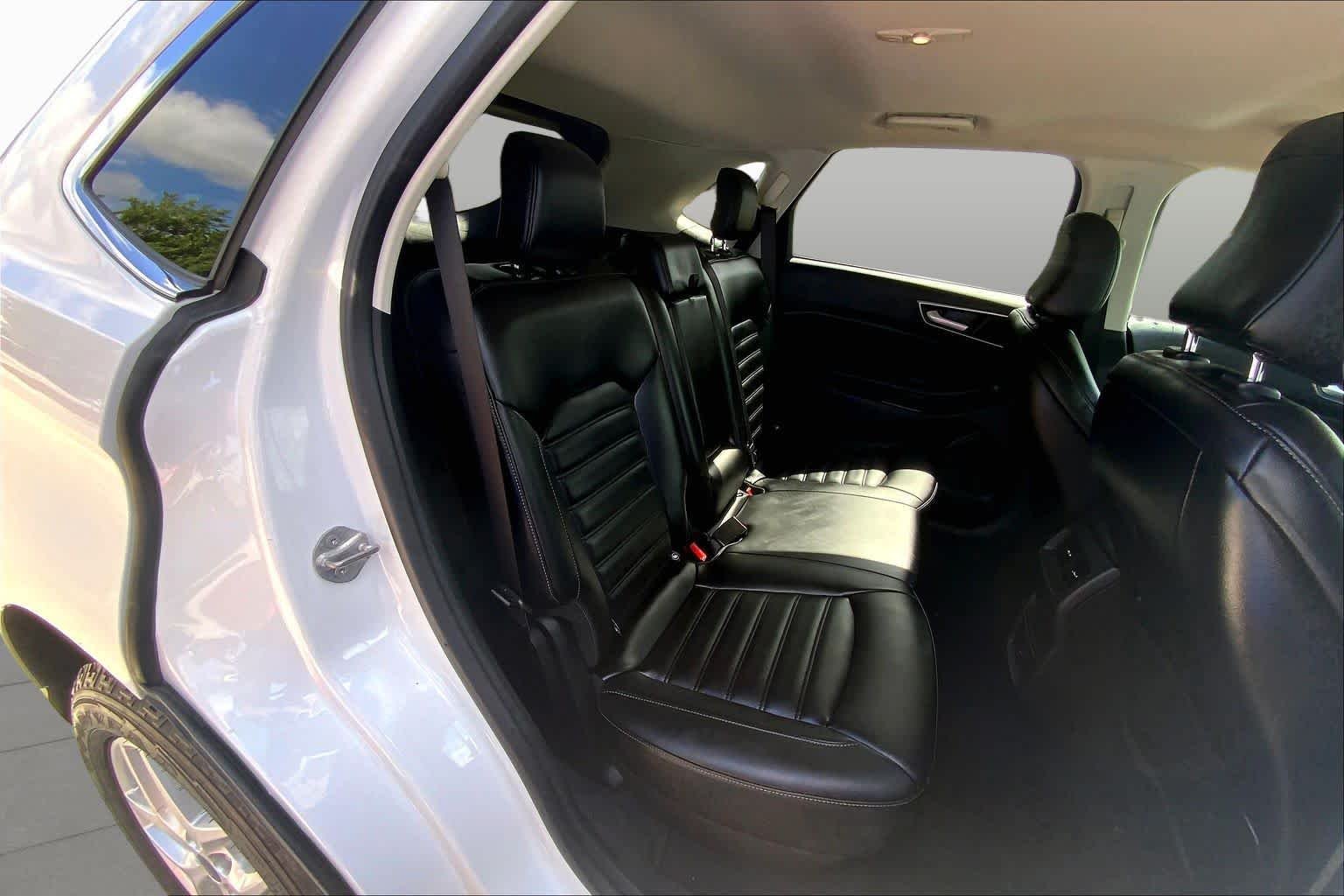 Used 2022 Oxford White Ford SEL image 20