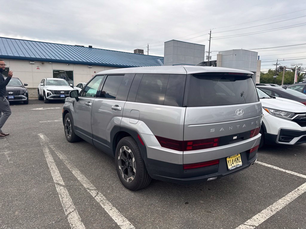 Used 2025 Silver Hyundai SE image 3