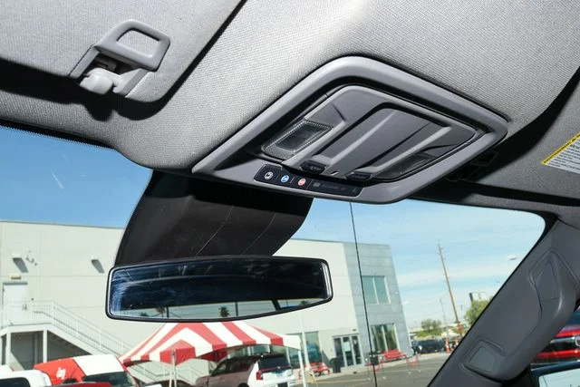 Used 2022 White Chevrolet LT image 31