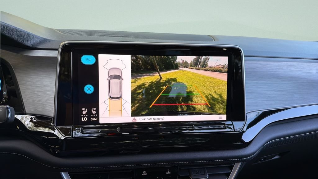 New 2026 Deep Black Pearl Volkswagen SE w/Technology image 16