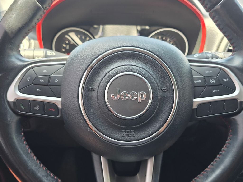 Certified Used 2020 White Jeep Trailhawk image 34