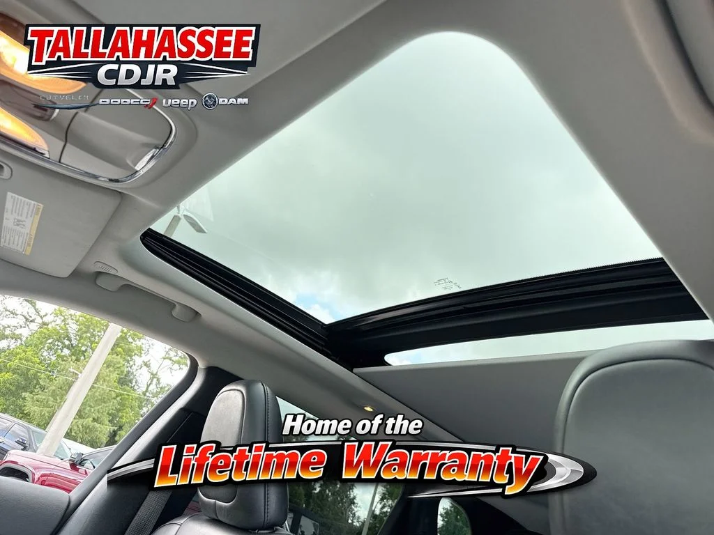 Used 2021 Orange Jeep Trailhawk image 17