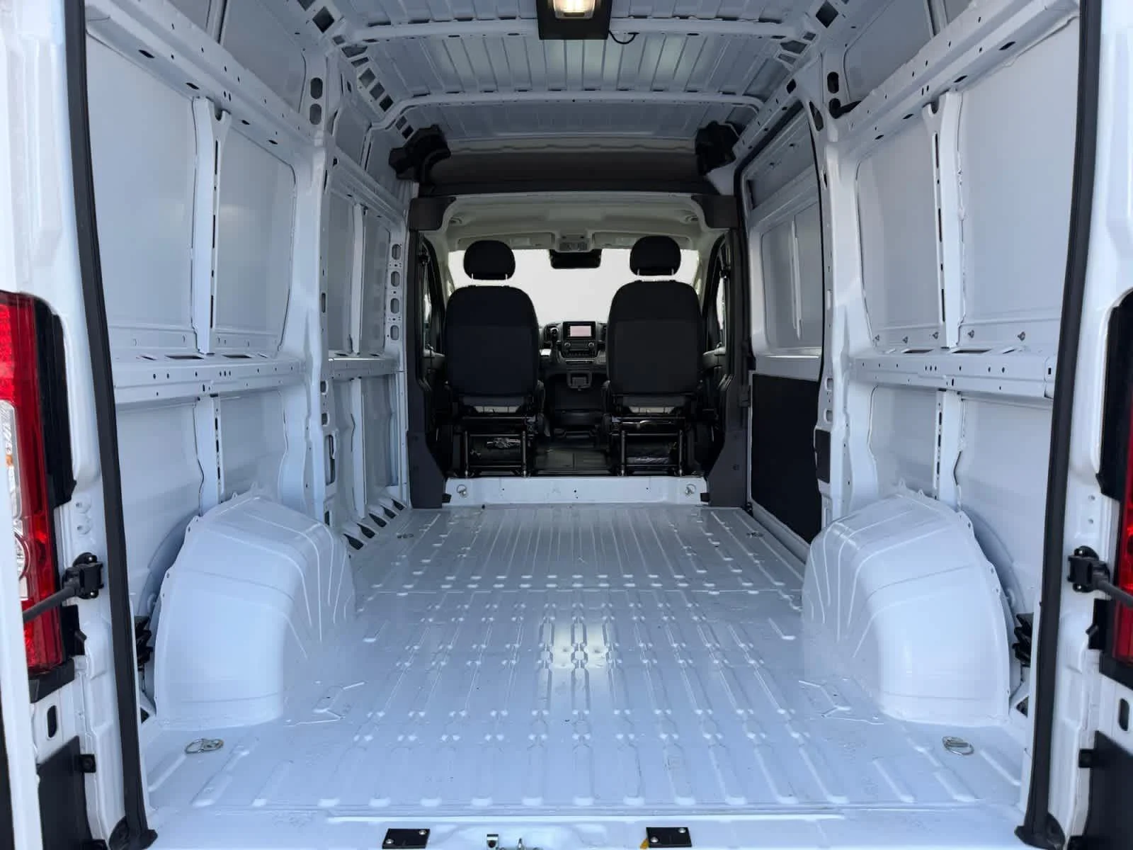 New 2026 Bright White Clear-Coat Exterior Paint RAM Tradesman image 19
