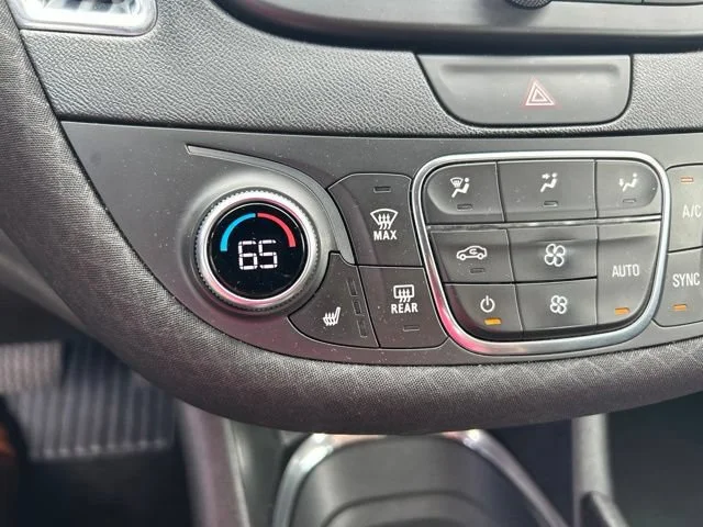 Used 2019 SUMMIT WHITE Chevrolet LT image 10