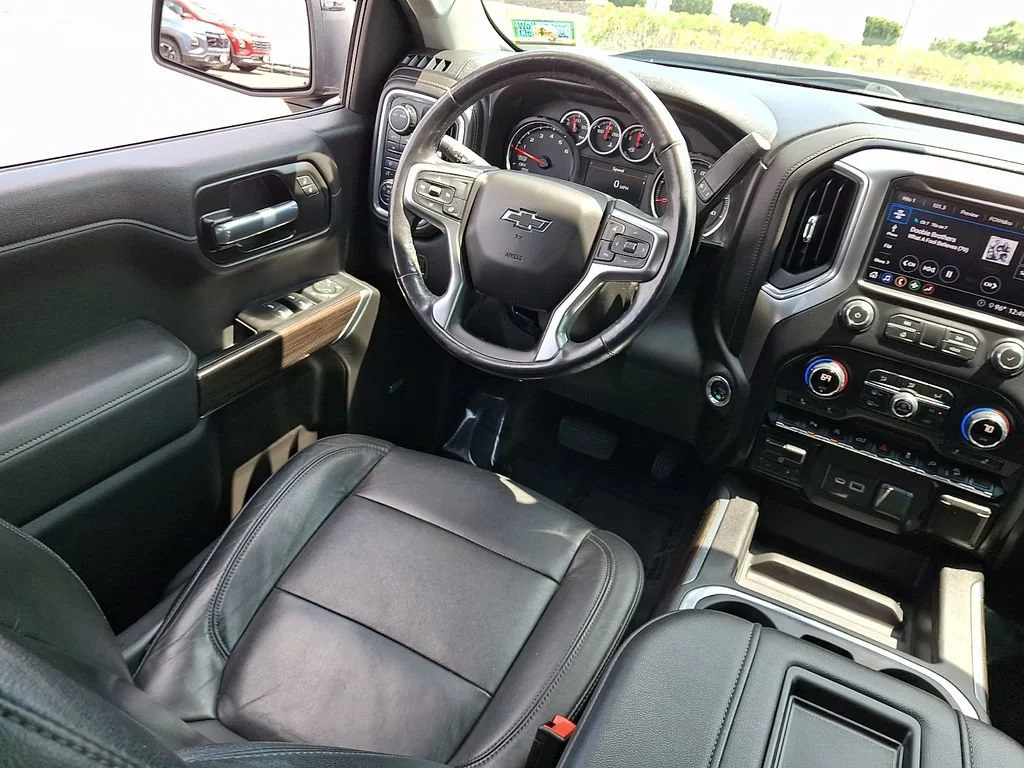 Used 2020 BLACK Chevrolet RST image 15
