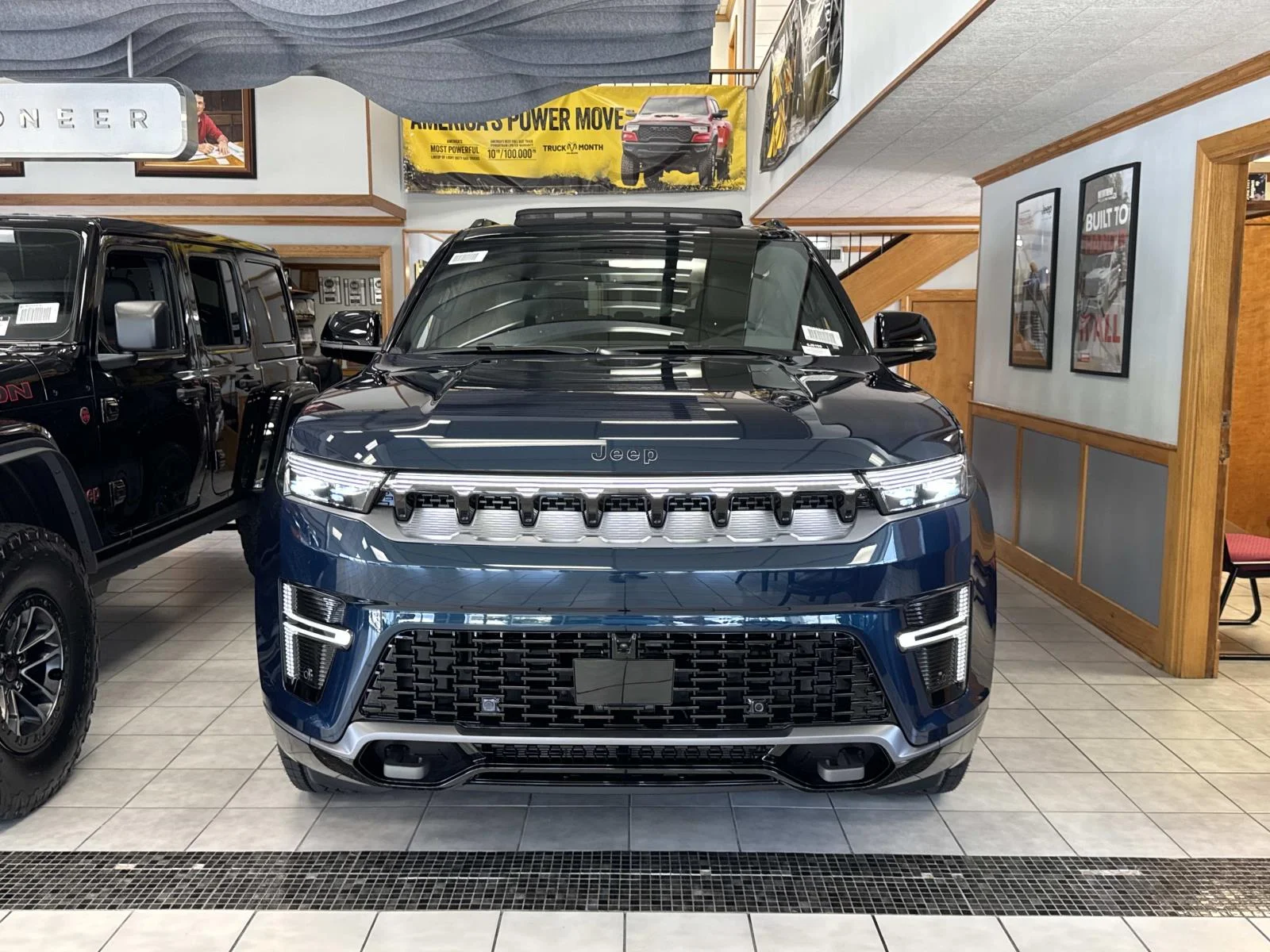 New 2026 Fathom Blue Pearl-Coat Exterior Paint (Late Availability) Jeep Upland image 2