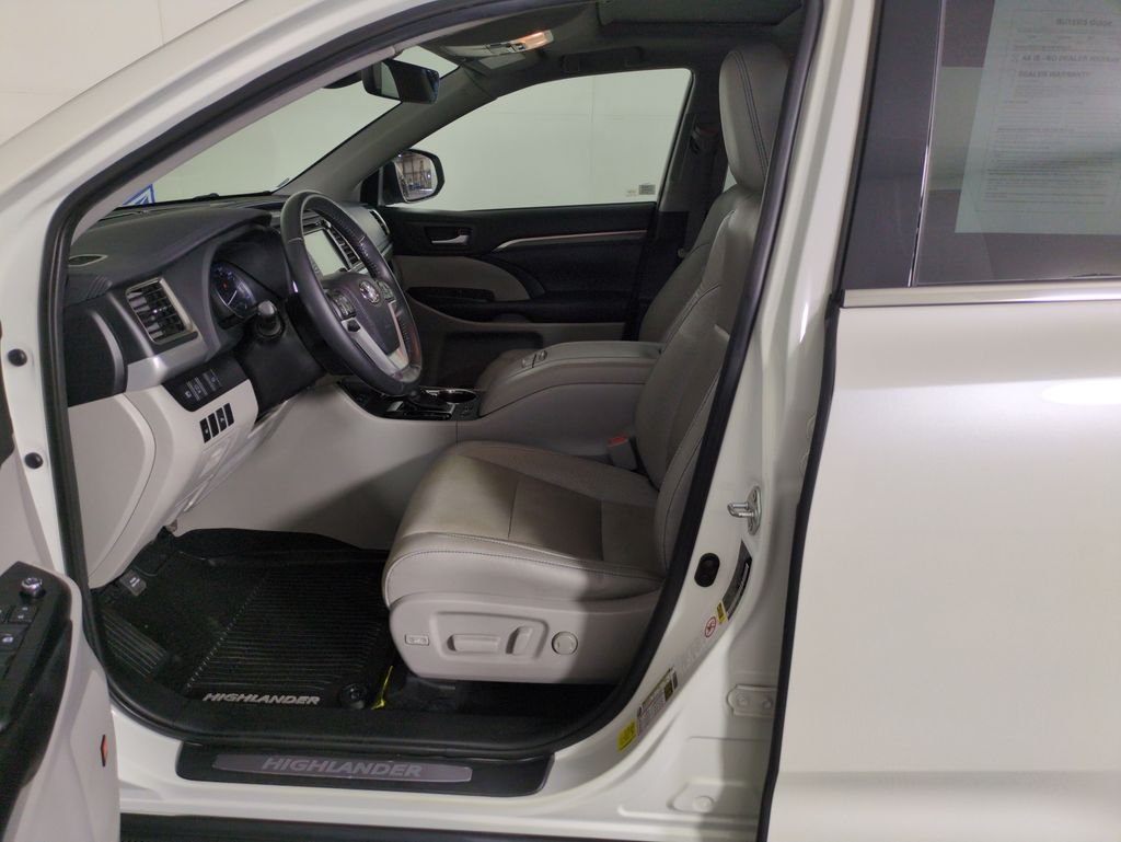 Used 2019 Blizzard Pearl Toyota Limited image 12