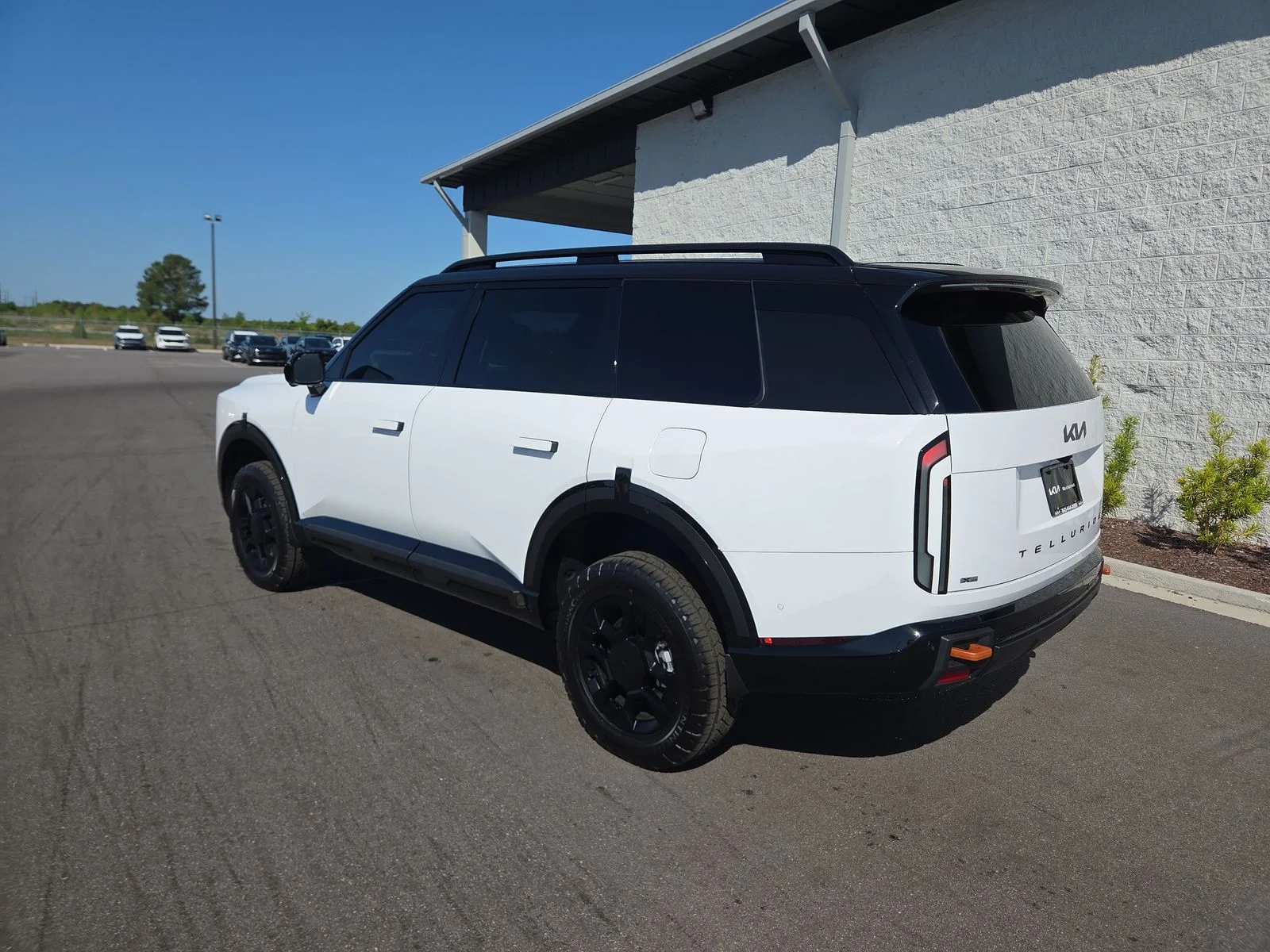 New 2027 Glacial White Pearl Kia X-PRO SX image 3