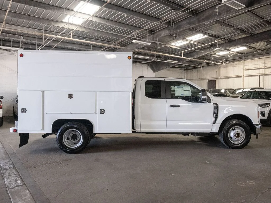 2026 Ford F-350 Super Duty Chassis Cab XL - Photo 8
