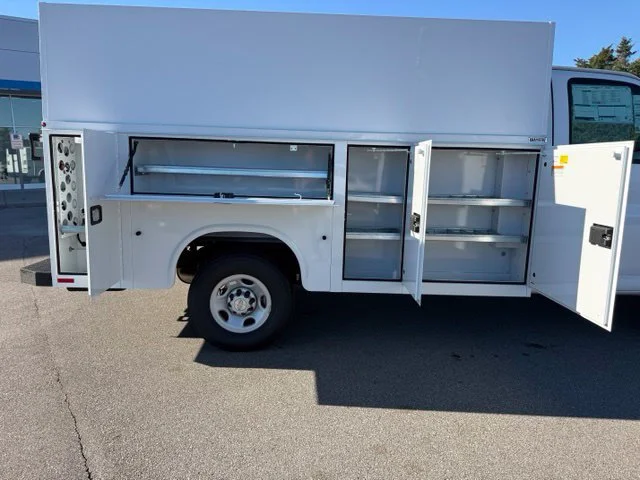 New 2026 Summit White Chevrolet 1WT image 32