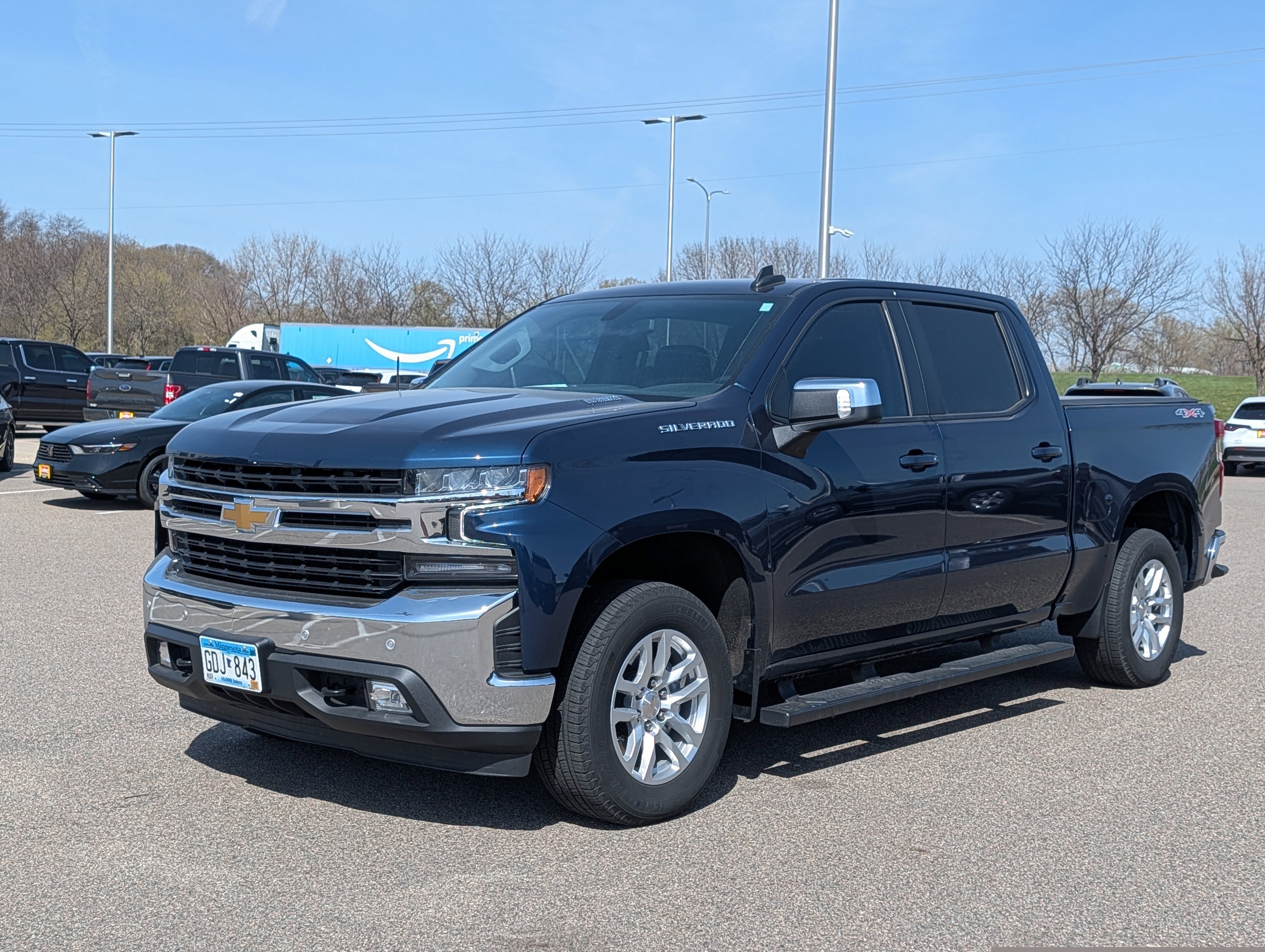 Used 2021 Chevrolet Silverado 1500 LT with VIN 3GCUYDET8MG241052 for sale in Waite Park, Minnesota