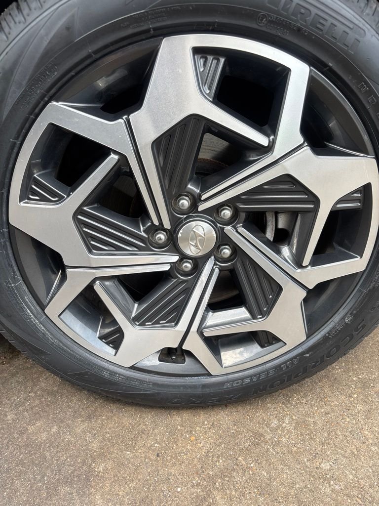 Used 2021 Black Hyundai Calligraphy image 26